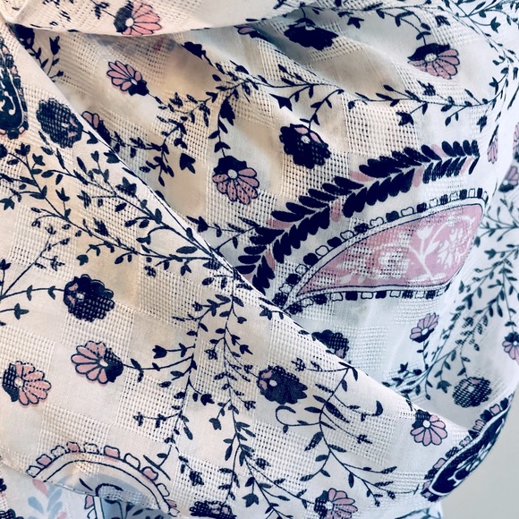 Amber Rose Rockmans Paisley Floral Blue, Pink & White Scarf $15 (RRP $40)🕊️💛. - Picture 2 of 4